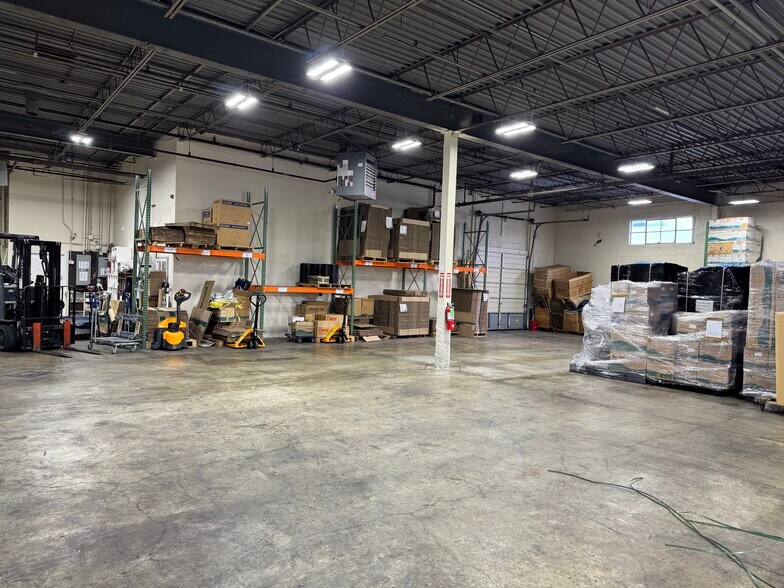 More Photos Of 150 Commerce Rd, Carlstadt Warehouse For Lease