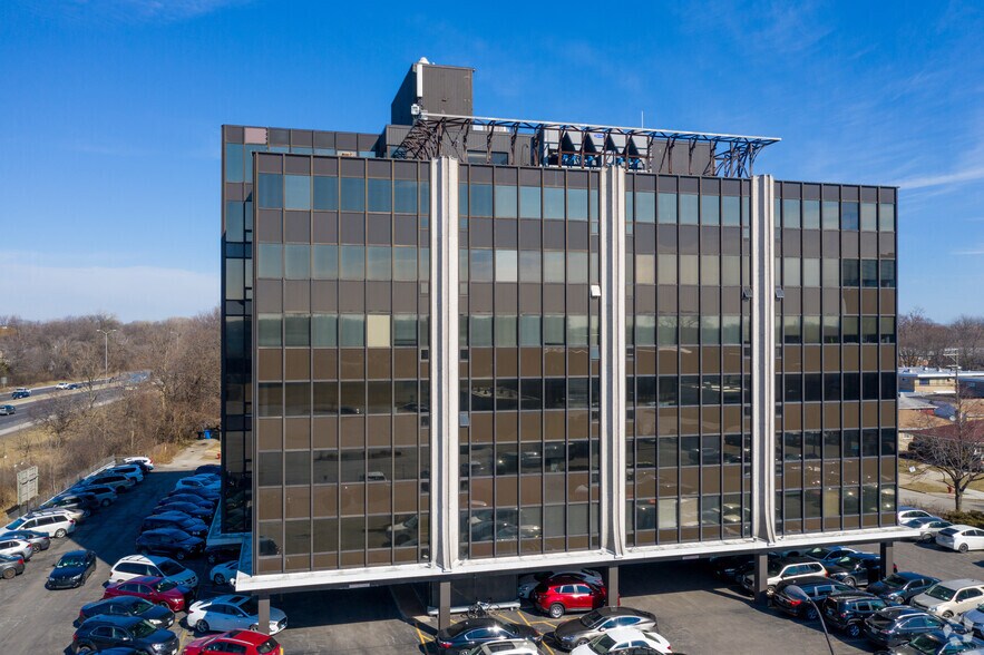 More Photos Of 6200 N Hiawatha Ave, Chicago Office For Lease