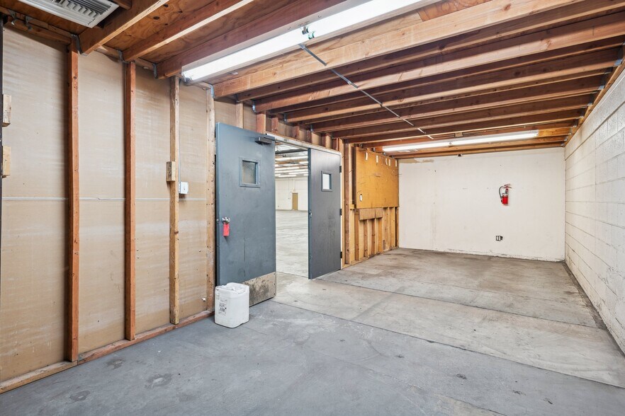 More Photos Of 3207 S Hardy Dr, Tempe Warehouse For Sale