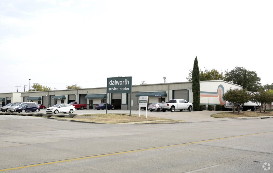 More Photos Of 2131-2163 Corzine Dr, Arlington Showroom For Lease