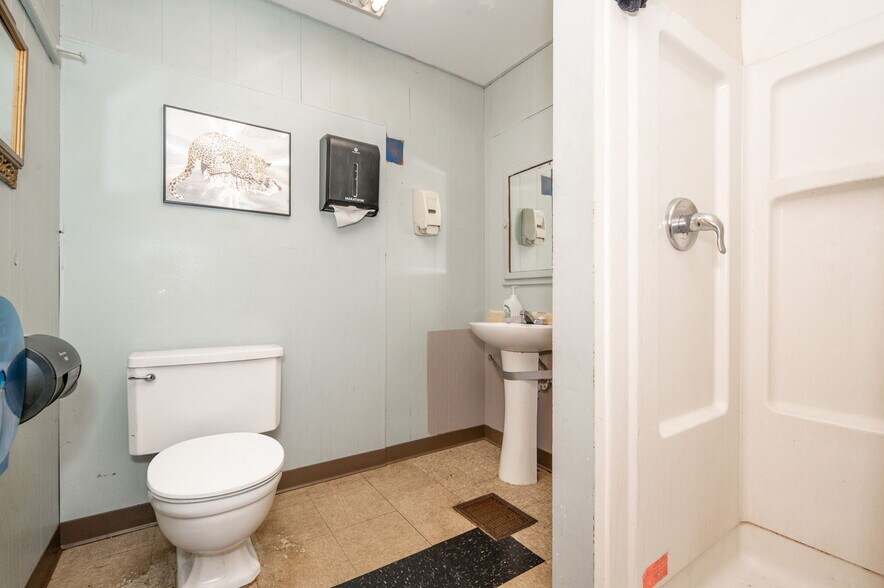 More Photos Of 6017-6019 Vine St, Cincinnati General Retail For Sale