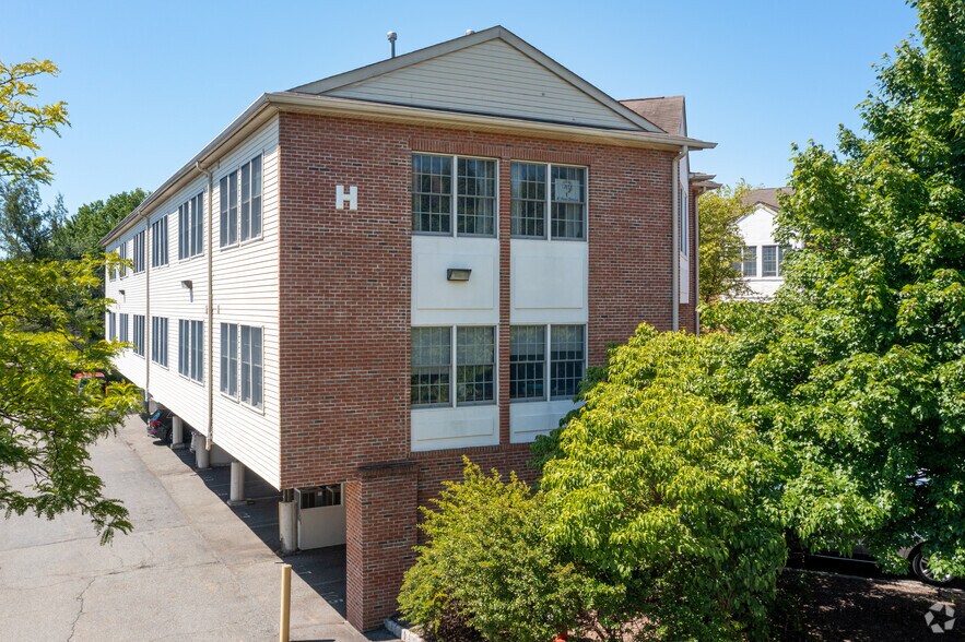More Photos Of 271 US Highway 46, Fairfield Office Residential For Lease