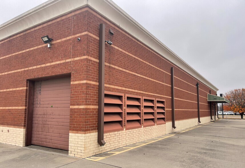 More Photos Of 11609 E Northwest Hwy, Dallas Freestanding For Sale