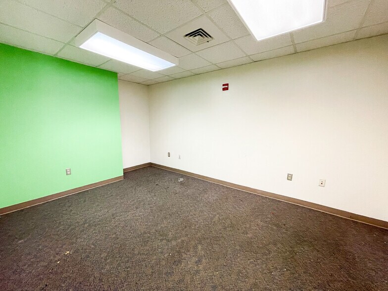 More Photos Of 3101 35th St, Lubbock Health Club For Sale