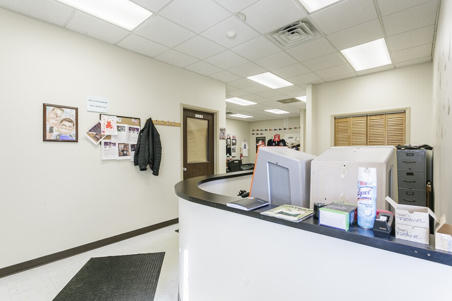 More Photos Of 636 W Washington St, Geneva Office For Sale