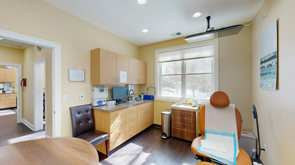 More Photos Of 447 Naubuc Ave, Glastonbury Office For Sale