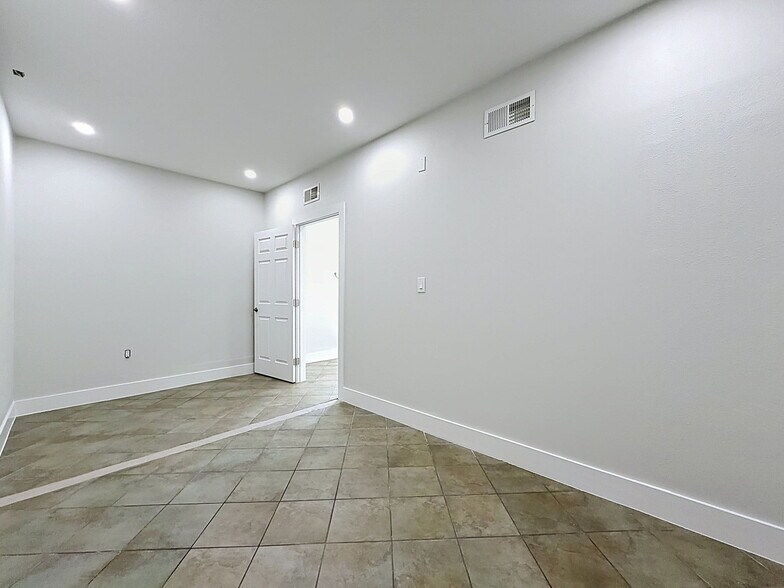 More Photos Of 13414 US Highway 19, Hudson Showroom For Lease