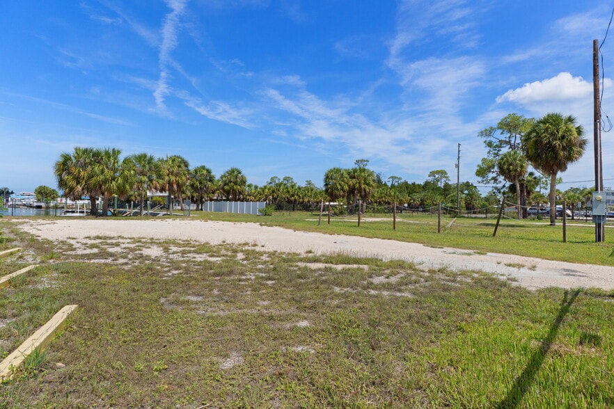 More Photos Of 5000 Calienta St, Hernando Beach Marina For Sale