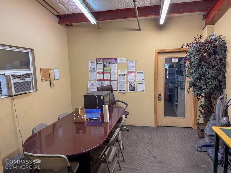 More Photos Of 2185 NE 2nd St, Bend Warehouse For Sale