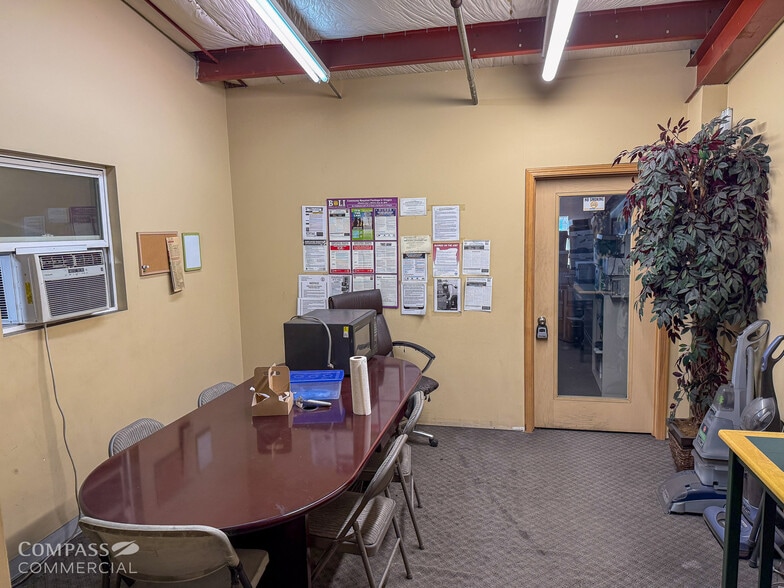 More Photos Of 2185 NE 2nd St, Bend Warehouse For Sale