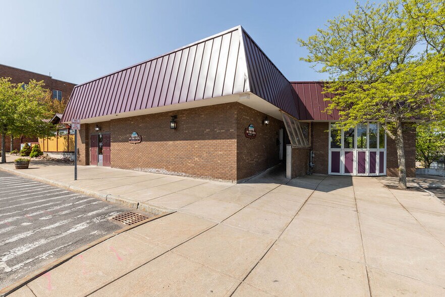 More Photos Of 24 S First St, Fulton Restaurant For Sale