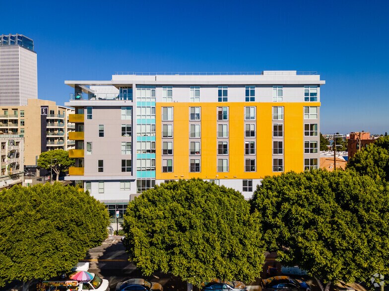 More Photos Of 424 W Pico Blvd, Los Angeles Apartments For Lease