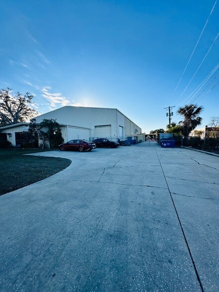 More Photos Of 4506 Quality Ln, Tampa Warehouse For Sale