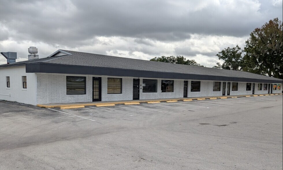 More Photos Of 10901 SE US Highway 441, Belleview Storefront Retail Office For Lease