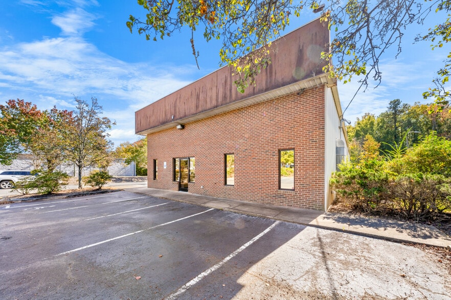 More Photos Of 4533 Hillsborough Rd, Durham Auto Repair For Lease