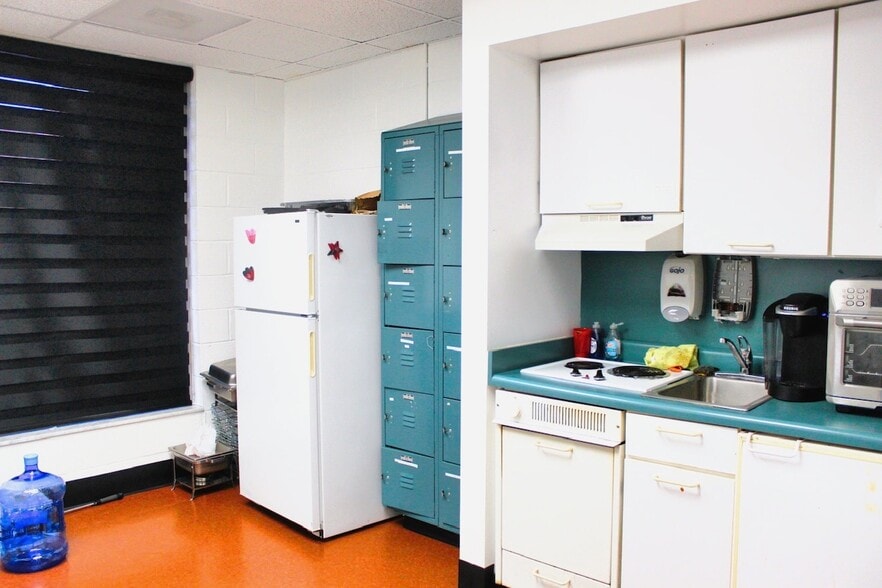 More Photos Of 651 E Main St, Dayton Office For Sale