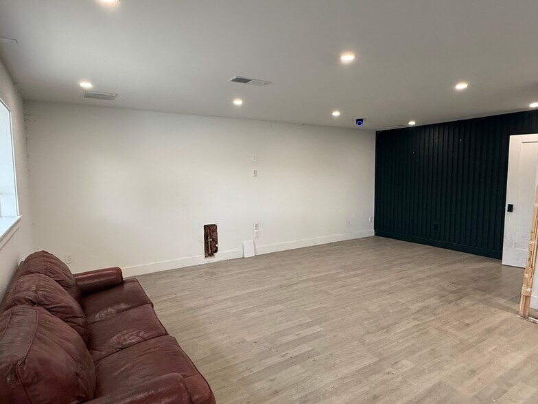 More Photos Of 555 Spring Creek Rd, Montrose General Retail For Sale