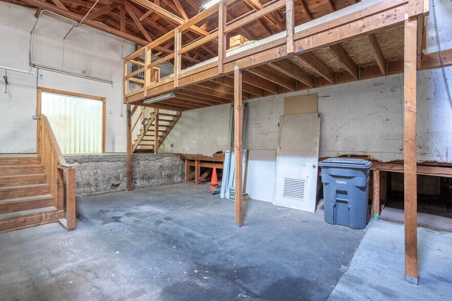 More Photos Of 1455 South St, Redding Flex For Sale