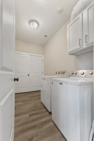 More Photos Of 726 Veronica Pl, Jeffersonville Hospitality For Sale