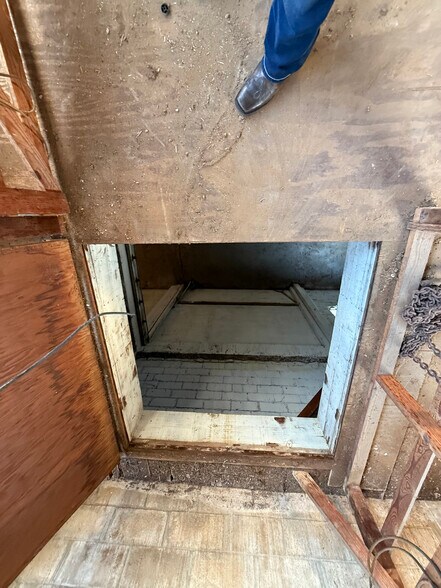 More Photos Of 119 E Main St, Cuero General Retail For Sale