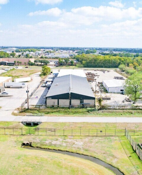 More Photos Of 8525 W Monroe Rd, Houston Manufacturing For Sale
