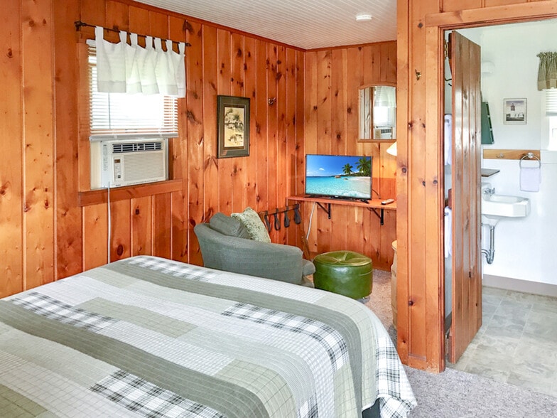 More Photos Of 11481 Main St, Honor Hotel For Sale