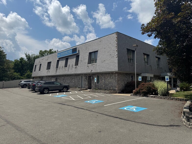 More Photos Of 223 Siebert Rd, Pittsburgh Veterinarian Kennel For Sale