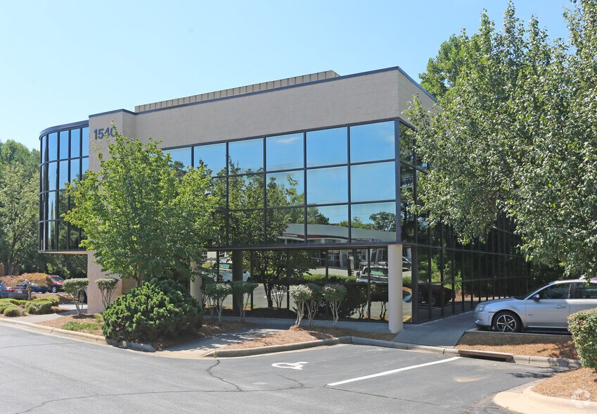 More Photos Of 1540 Westbrook Plaza Dr, Winston-Salem Unknown For Lease