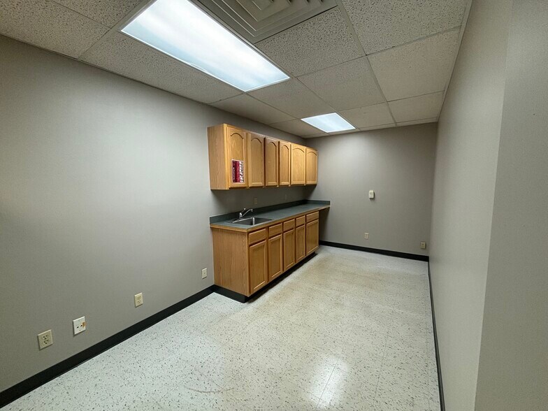 More Photos Of 2205 Jolly Rd, Okemos Office For Lease