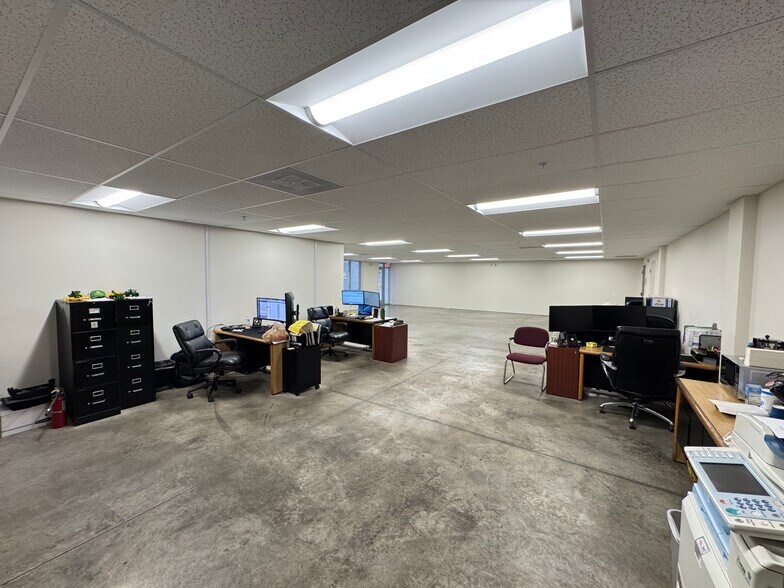 More Photos Of 8565 W 44th Ave, Hialeah Warehouse For Lease