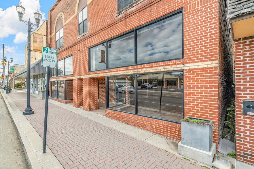 More Photos Of 824 Tennessee Ave, Etowah Storefront Retail Office For Sale