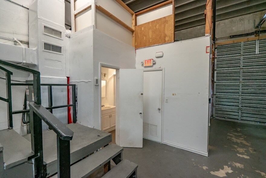 More Photos Of 363-367 NE 61st St, Miami Loft Creative Space For Lease