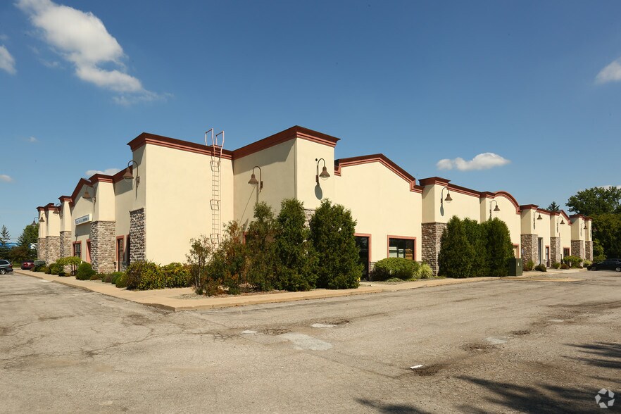 More Photos Of 3995 Fashion Square Blvd, Saginaw Flex For Lease