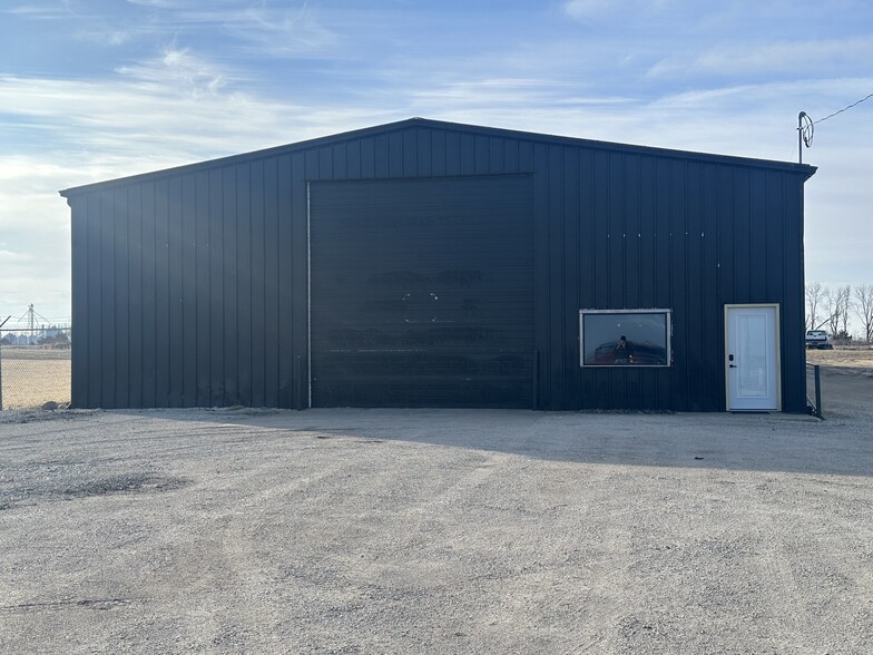 Primary Photo Of 1412 Central Ave W, Clarion Flex For Sale