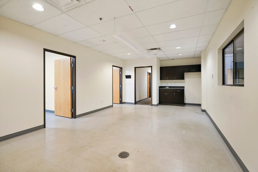 More Photos Of 1740 Skyway Dr, Longmont Warehouse For Lease