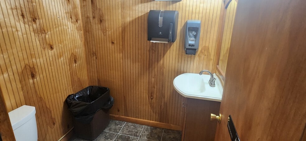 More Photos Of 1529 Tyrone Rd, Morgantown Warehouse For Sale