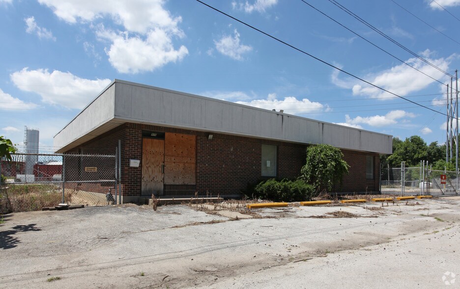 More Photos Of 910 N Prospect Ave, Kansas City Office For Lease