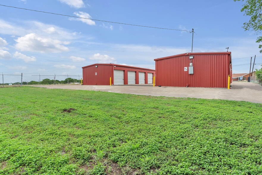 More Photos Of 5824 Watauga Rd, Watauga Self Storage For Sale