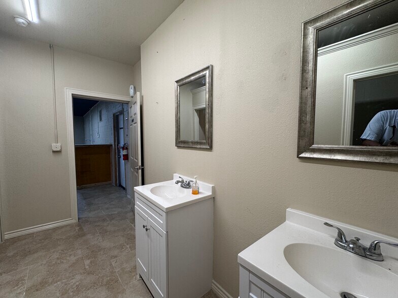More Photos Of 4200 42nd St, Dickinson Freestanding For Sale