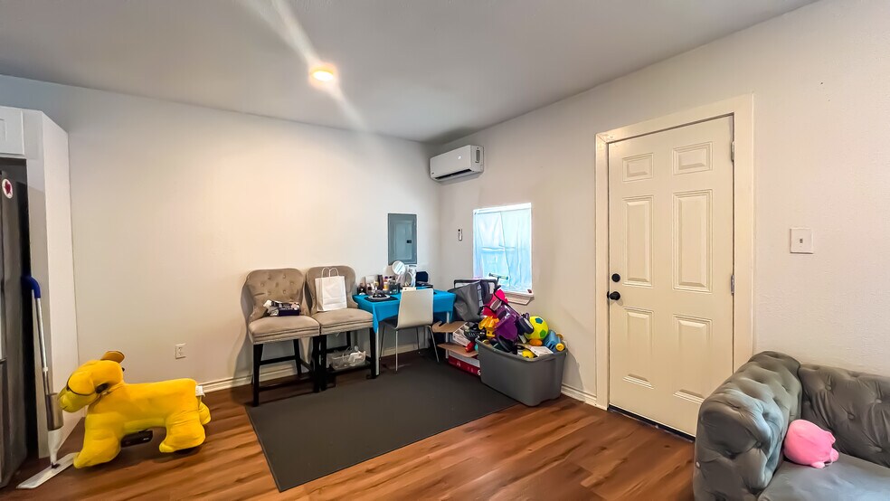 More Photos Of 4407 Continental Dr, Houston Apartments For Sale