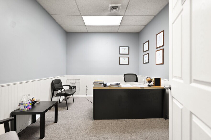 More Photos Of 725 S Main St, London Medical For Sale