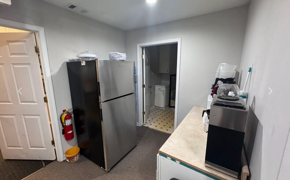 More Photos Of 7843 Conners Rd, Winston Showroom For Sale