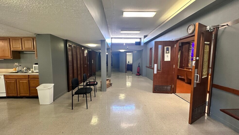 More Photos Of 7300 Nieman Rd, Shawnee Specialty For Sale