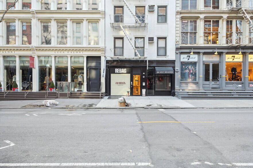 More Photos Of 390 W Broadway, New York Apartments For Lease