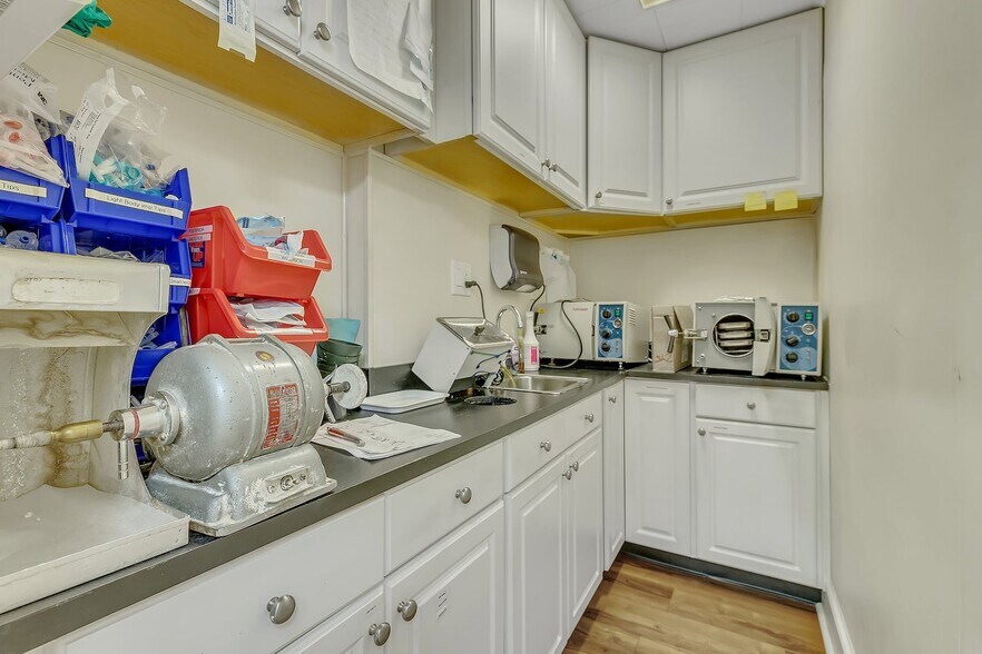 More Photos Of 245 Bay Shore Rd, Bay Shore Medical For Lease