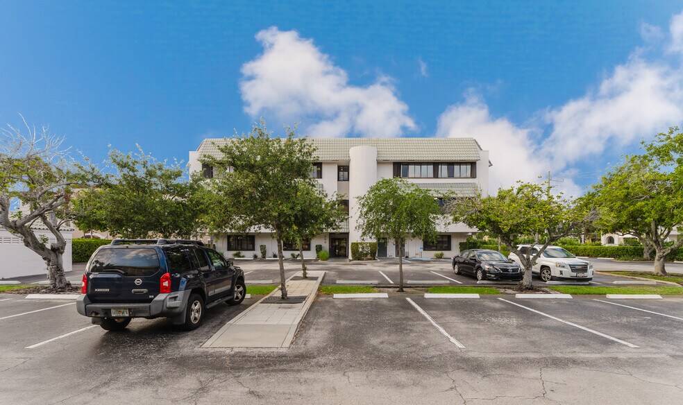 More Photos Of 200 W Palmetto Park Rd, Boca Raton Office For Lease