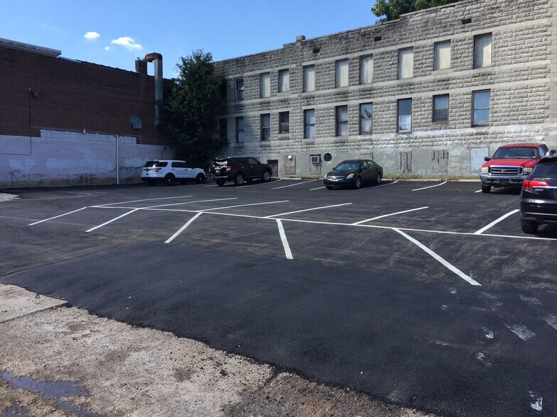 More Photos Of 299 S Main St, Memphis Restaurant For Lease