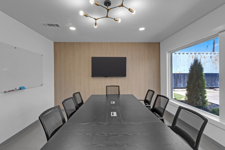 More Photos Of 836 N 1st St, Broken Arrow Coworking Space