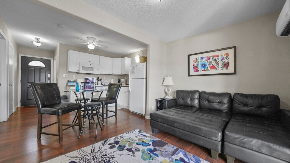 More Photos Of 91 Breeze Dr, Camdenton Hotel For Sale