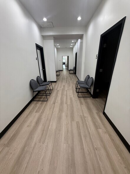 More Photos Of 5324-5326 W 16th St, Indianapolis Storefront Retail Office For Lease